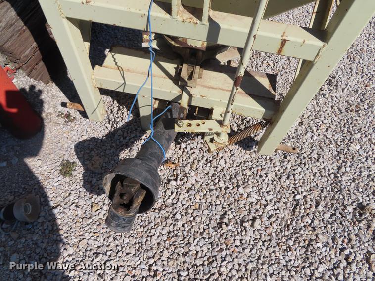 image for item DN9055 Herd 3-PT 750 spreader