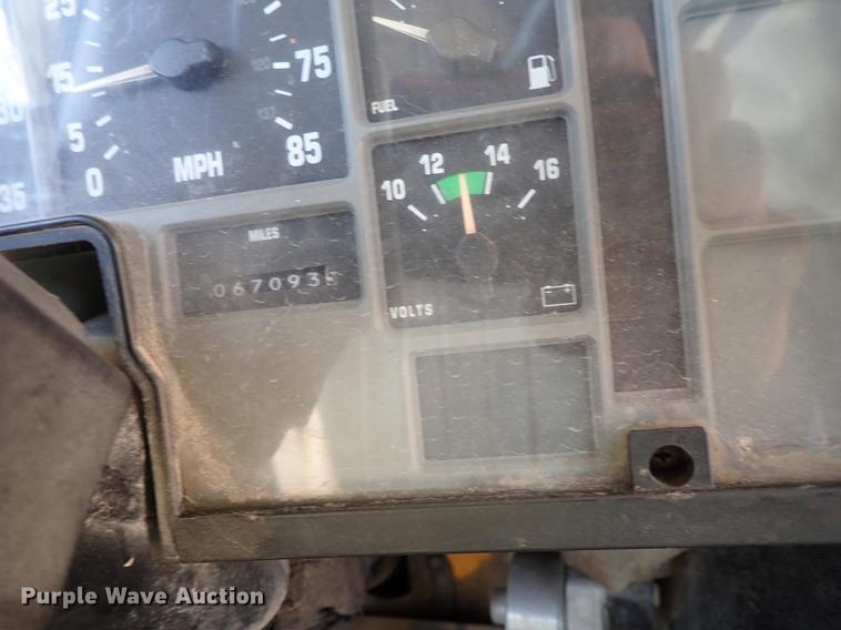 image for item EH9231 1999 International 3800 Am Tran school bus