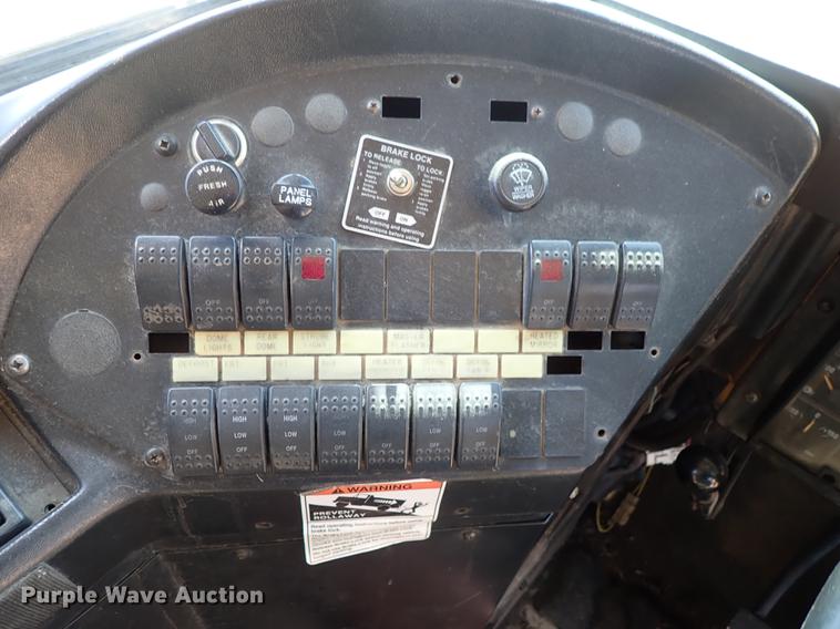 image for item EH9231 1999 International 3800 Am Tran school bus