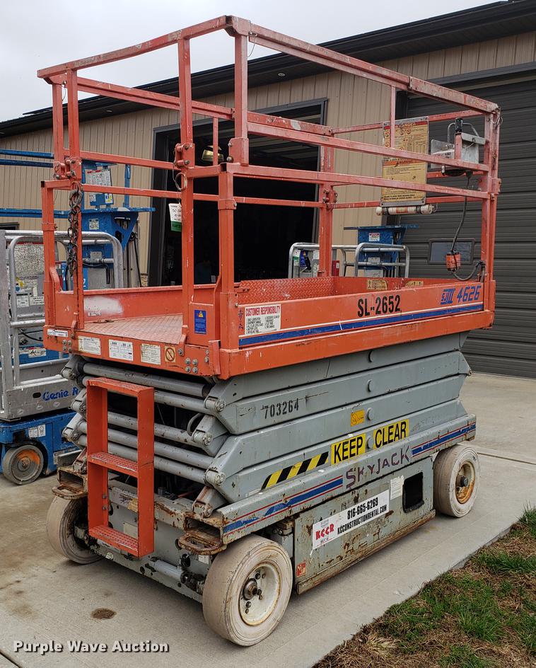 image for item EK9031 1999 Skyjack SJIII 4626 scissor lift