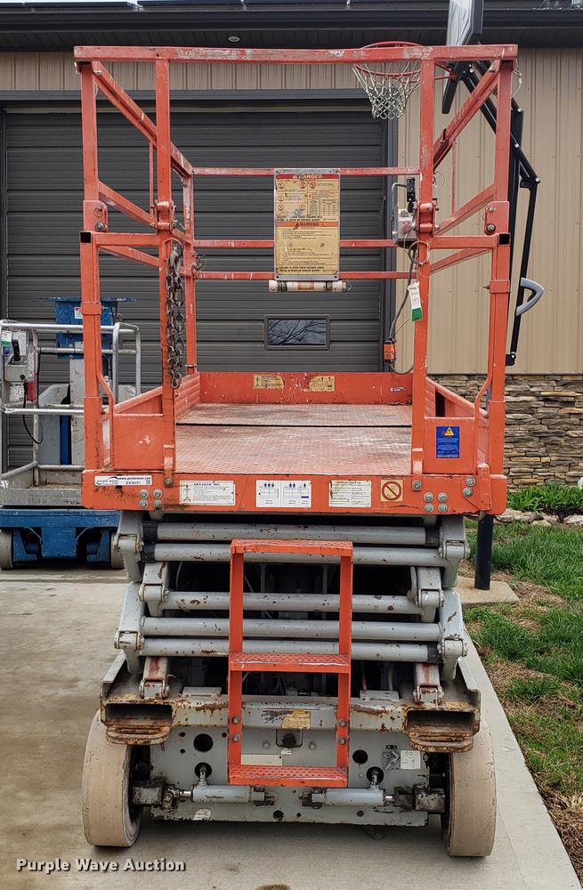 image for item EK9031 1999 Skyjack SJIII 4626 scissor lift