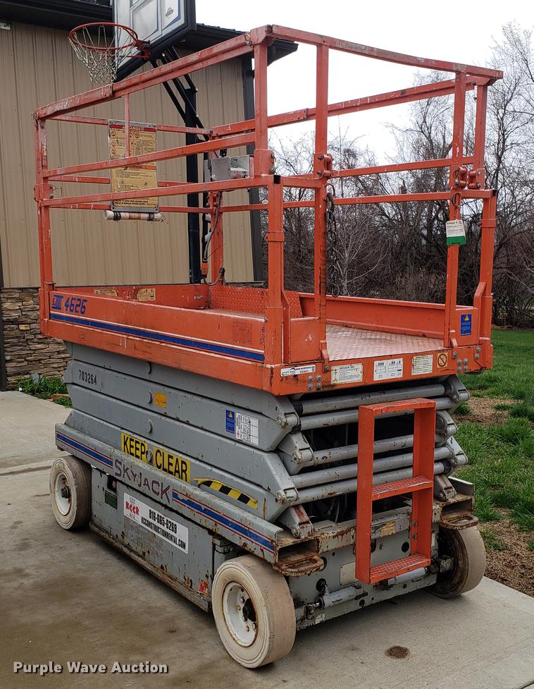 image for item EK9031 1999 Skyjack SJIII 4626 scissor lift