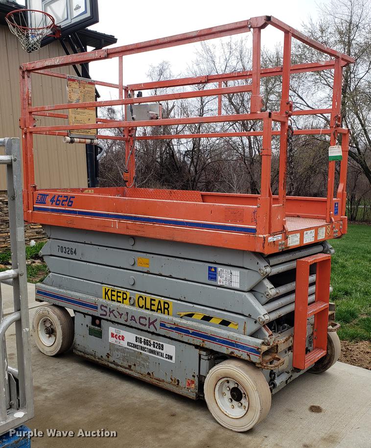 image for item EK9031 1999 Skyjack SJIII 4626 scissor lift