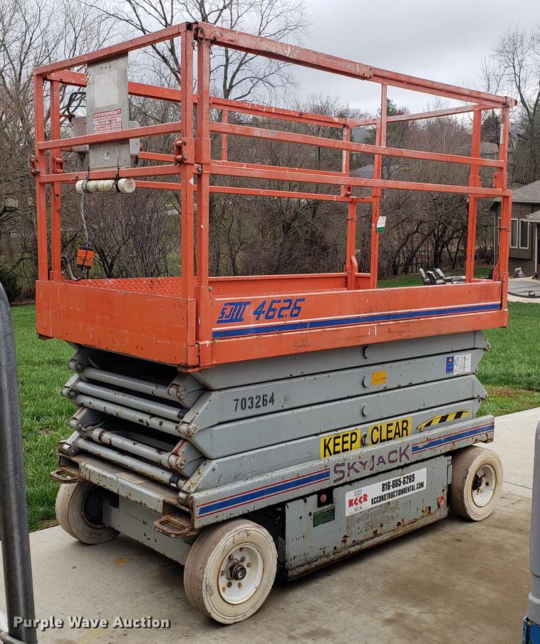 image for item EK9031 1999 Skyjack SJIII 4626 scissor lift