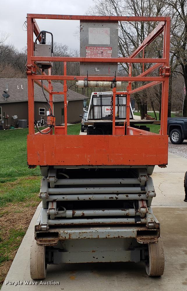 image for item EK9031 1999 Skyjack SJIII 4626 scissor lift