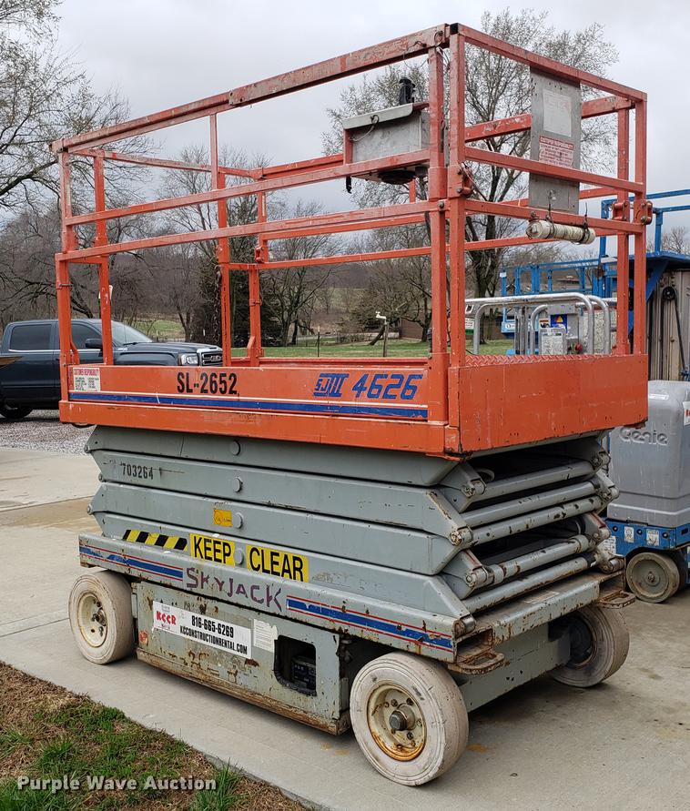 image for item EK9031 1999 Skyjack SJIII 4626 scissor lift