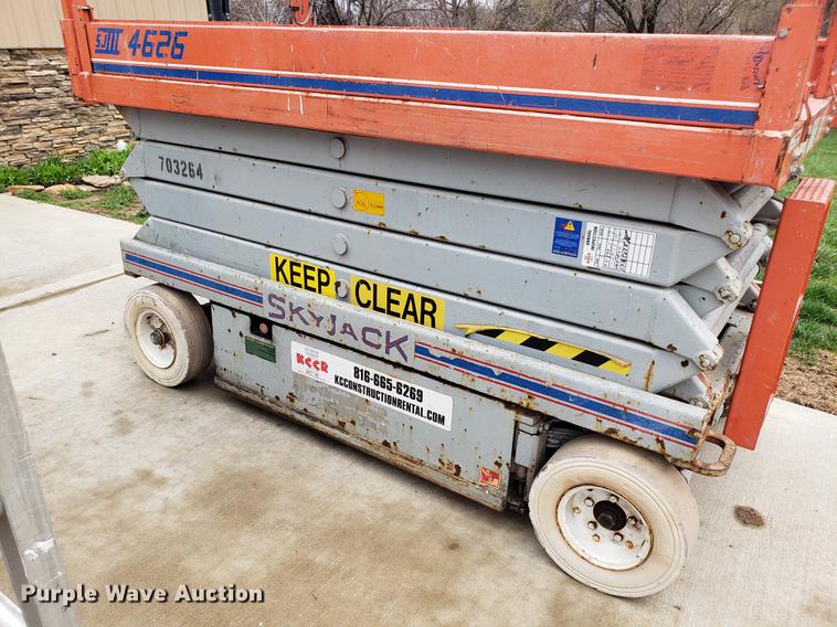 image for item EK9031 1999 Skyjack SJIII 4626 scissor lift