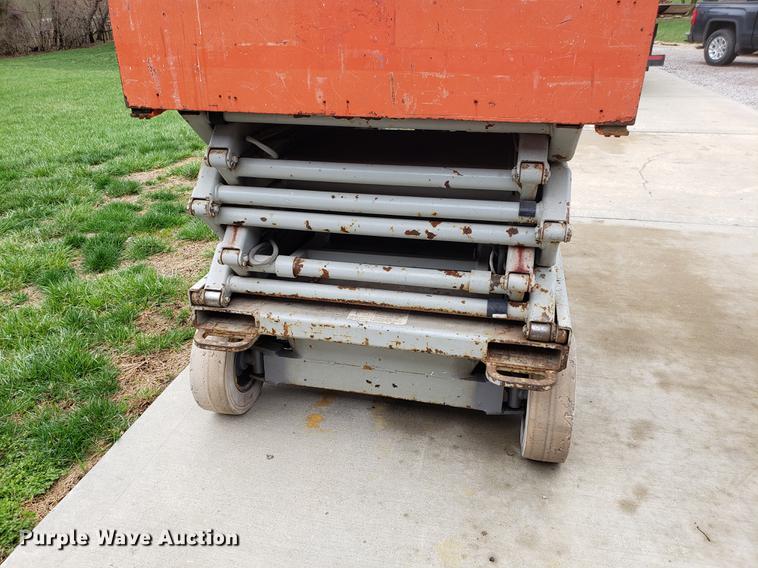 image for item EK9031 1999 Skyjack SJIII 4626 scissor lift