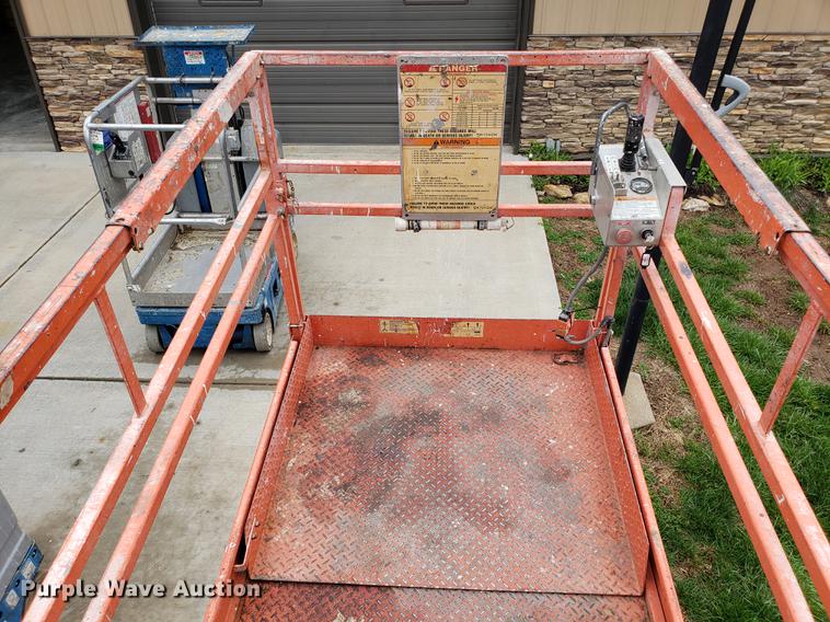 image for item EK9031 1999 Skyjack SJIII 4626 scissor lift