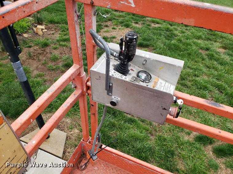 image for item EK9031 1999 Skyjack SJIII 4626 scissor lift