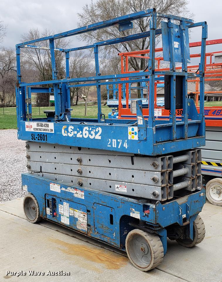image for item EK9032 2005 Genie GS-2632 scissor lift