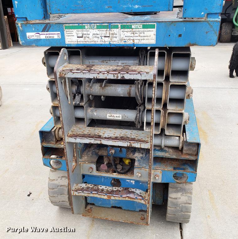 image for item EK9032 2005 Genie GS-2632 scissor lift