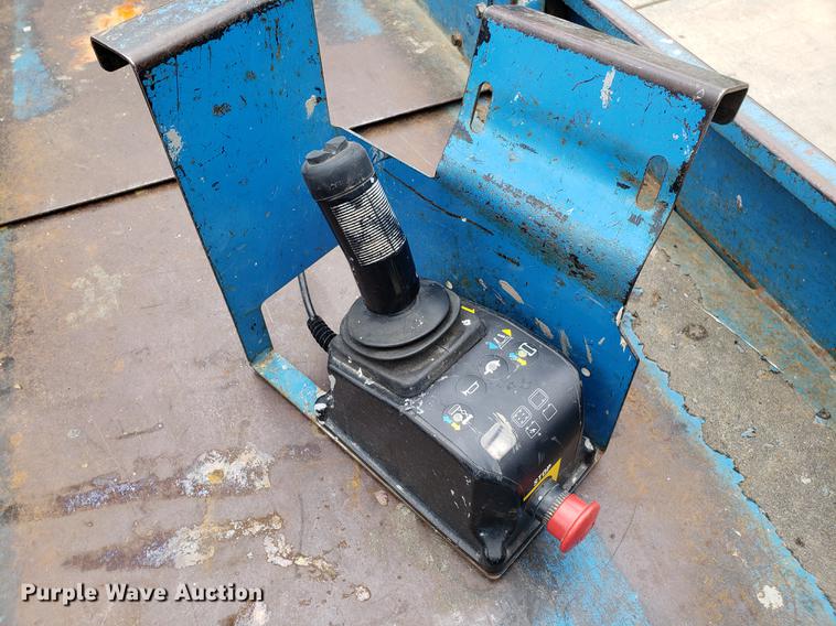 image for item EK9032 2005 Genie GS-2632 scissor lift