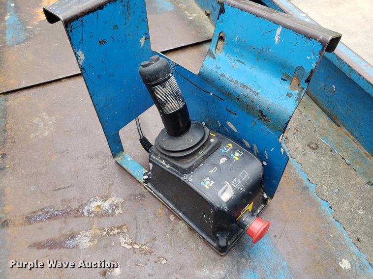 image for item EK9032 2005 Genie GS-2632 scissor lift