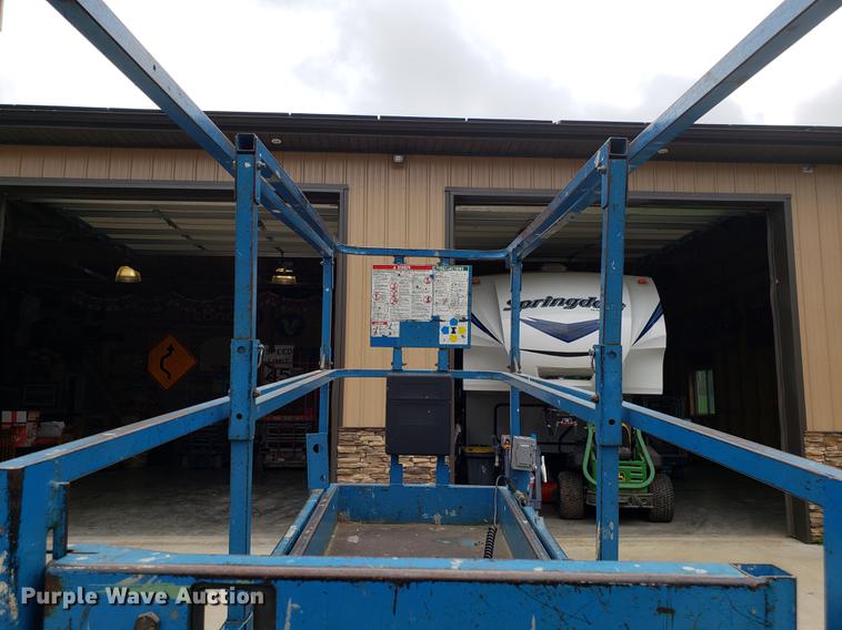 image for item EK9032 2005 Genie GS-2632 scissor lift