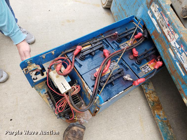 image for item EK9032 2005 Genie GS-2632 scissor lift