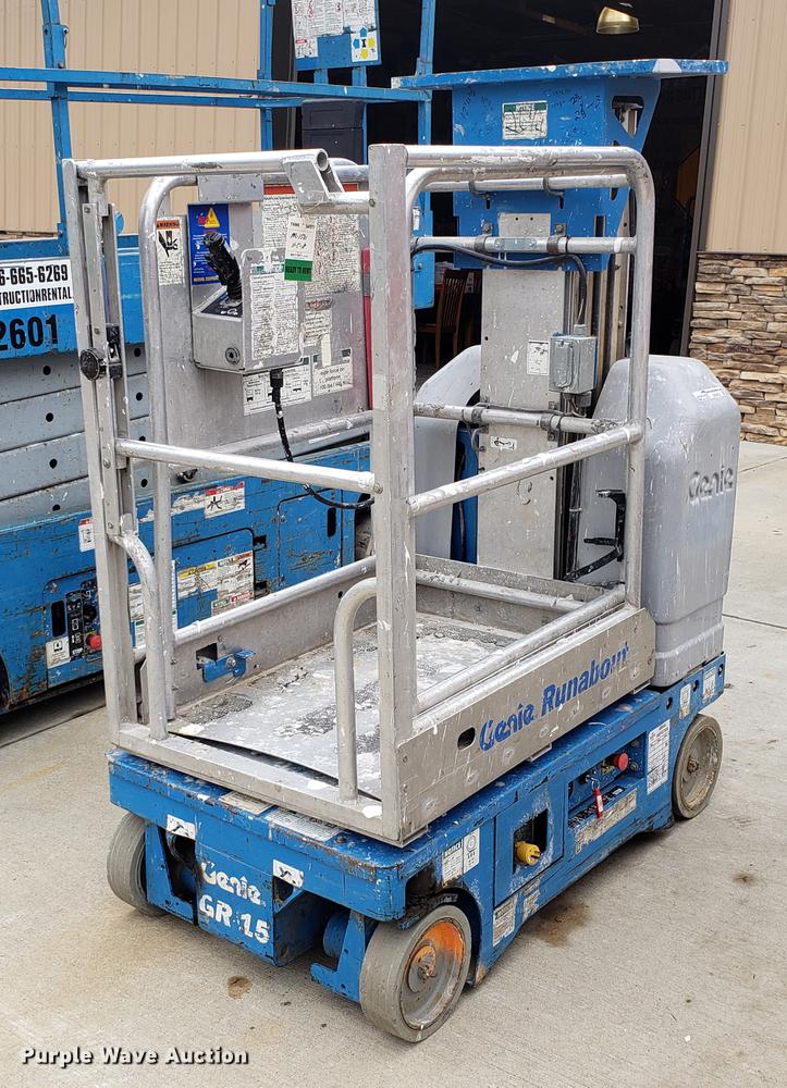 image for item EK9033 2000 Genie GR15 scissor lift