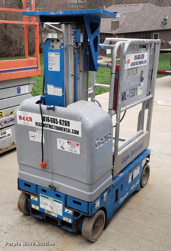 image for item EK9033 2000 Genie GR15 scissor lift