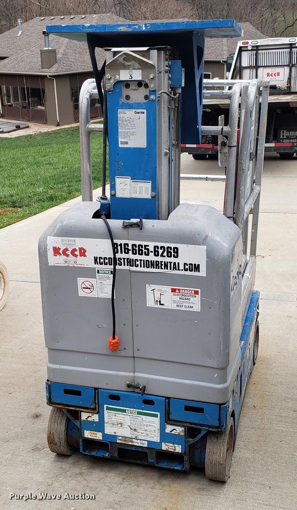 image for item EK9033 2000 Genie GR15 scissor lift