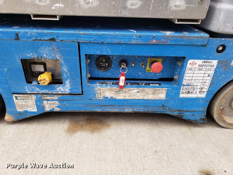 image for item EK9033 2000 Genie GR15 scissor lift
