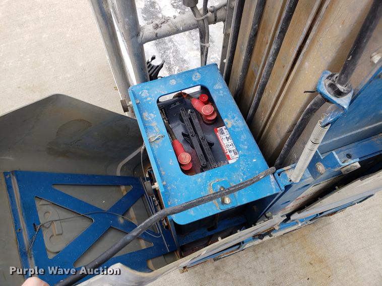 image for item EK9033 2000 Genie GR15 scissor lift