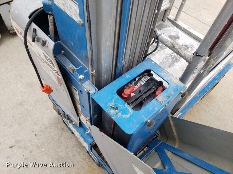 image for item EK9033 2000 Genie GR15 scissor lift