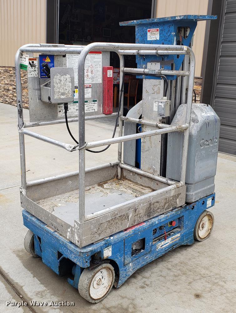 image for item EK9034 2000 Genie GR15 scissor lift