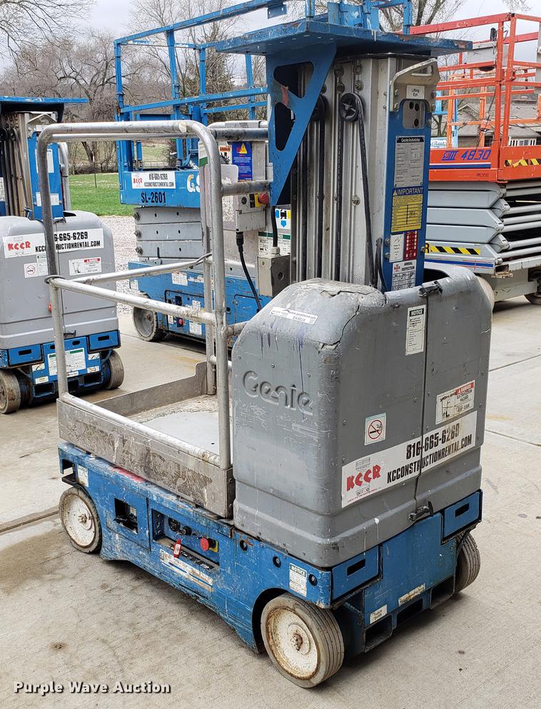 image for item EK9034 2000 Genie GR15 scissor lift
