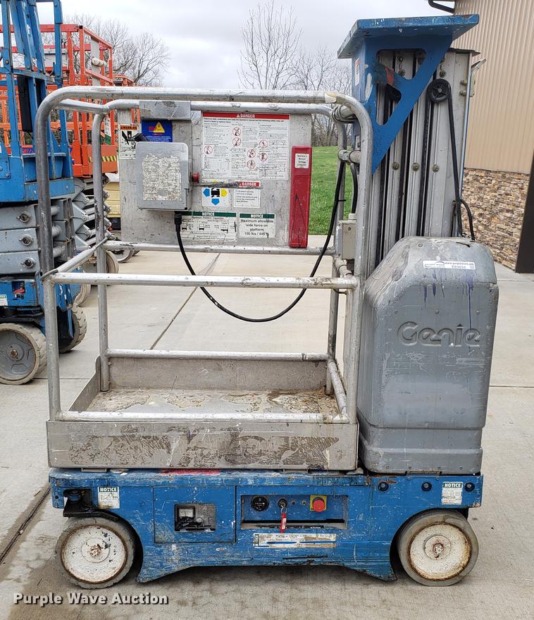 image for item EK9034 2000 Genie GR15 scissor lift