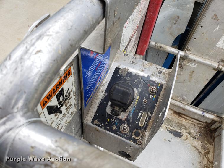 image for item EK9034 2000 Genie GR15 scissor lift