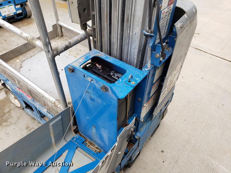 image for item EK9034 2000 Genie GR15 scissor lift
