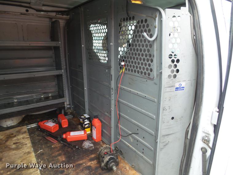 image for item EM9140 2011 Ford E350 Super Duty van