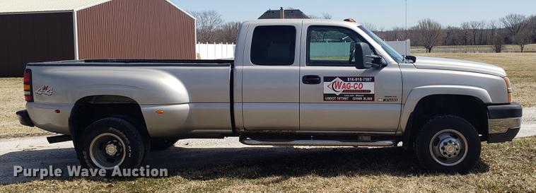 image for item EN9814 2005 Chevrolet Silverado 3500 Ext. Cab pickup truck