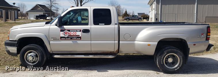 image for item EN9814 2005 Chevrolet Silverado 3500 Ext. Cab pickup truck