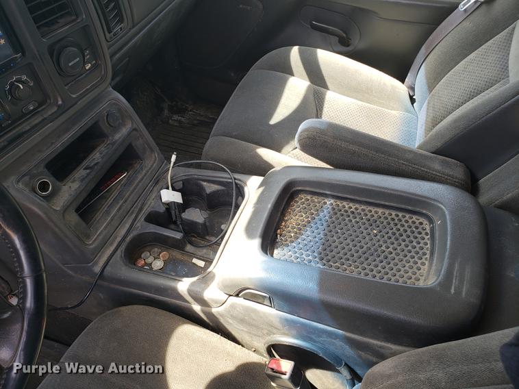 image for item EN9814 2005 Chevrolet Silverado 3500 Ext. Cab pickup truck