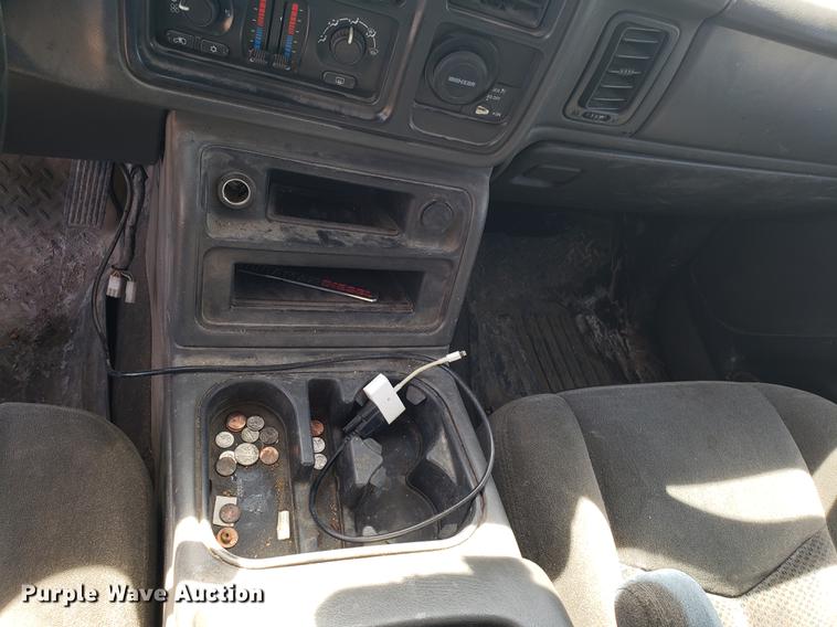 image for item EN9814 2005 Chevrolet Silverado 3500 Ext. Cab pickup truck