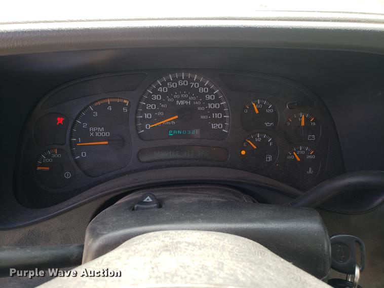 image for item EN9814 2005 Chevrolet Silverado 3500 Ext. Cab pickup truck