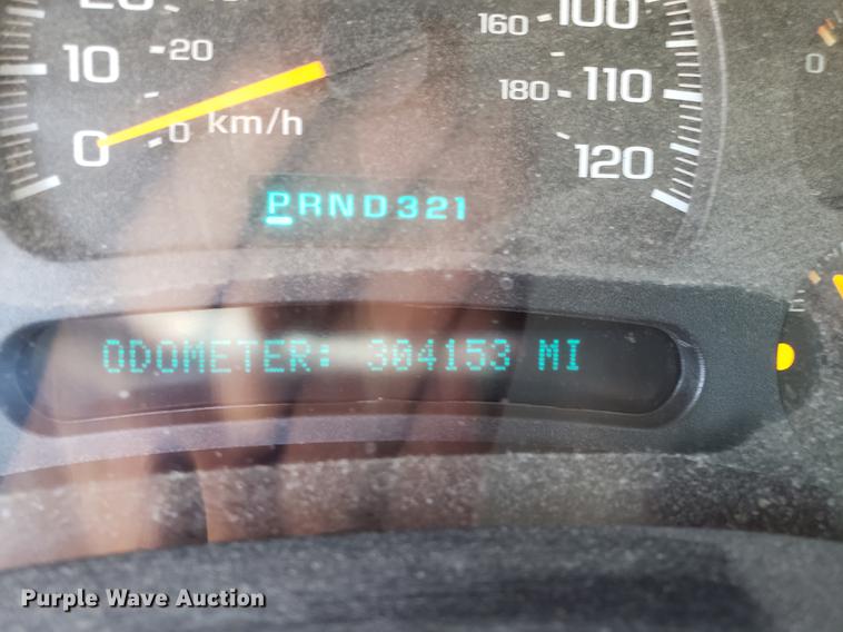 image for item EN9814 2005 Chevrolet Silverado 3500 Ext. Cab pickup truck