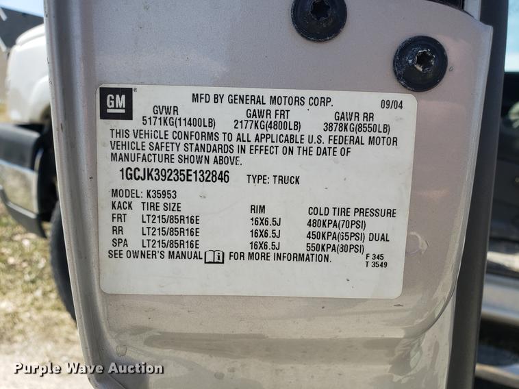 image for item EN9814 2005 Chevrolet Silverado 3500 Ext. Cab pickup truck