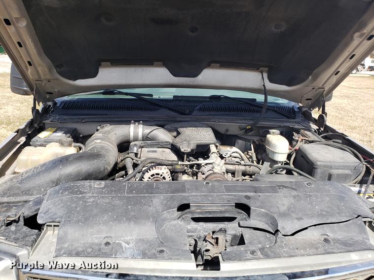 image for item EN9814 2005 Chevrolet Silverado 3500 Ext. Cab pickup truck