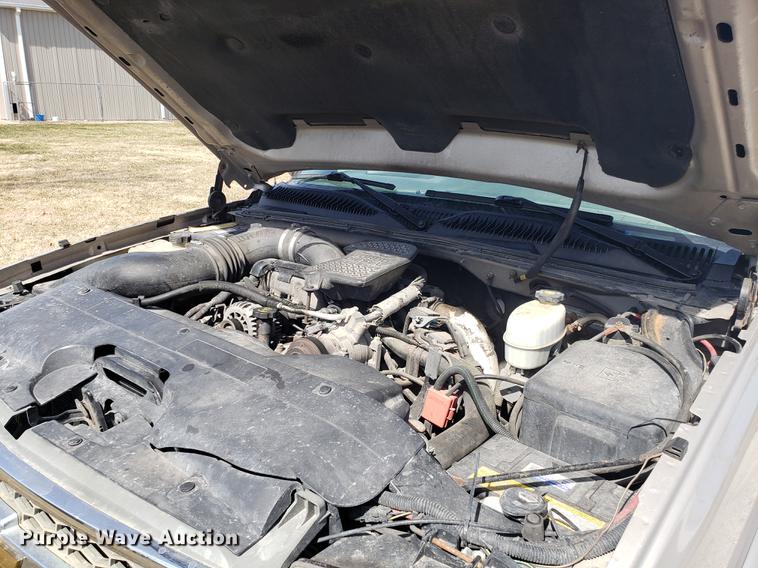 image for item EN9814 2005 Chevrolet Silverado 3500 Ext. Cab pickup truck