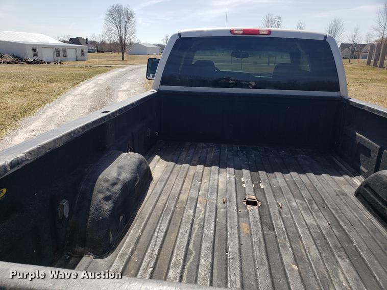 image for item EN9814 2005 Chevrolet Silverado 3500 Ext. Cab pickup truck