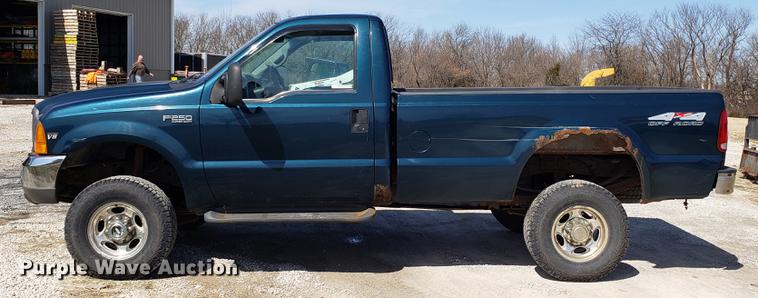 image for item EN9817 1999 Ford F250 Super Duty pickup truck