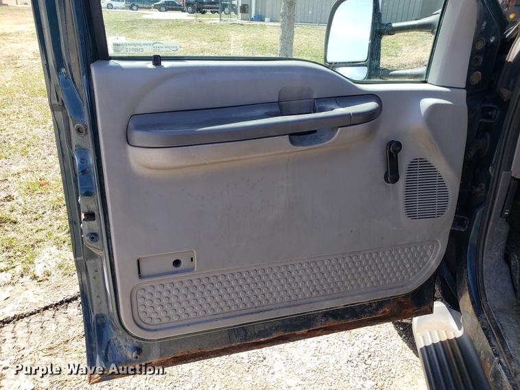 image for item EN9817 1999 Ford F250 Super Duty pickup truck