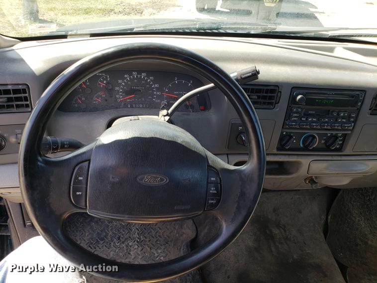 image for item EN9817 1999 Ford F250 Super Duty pickup truck