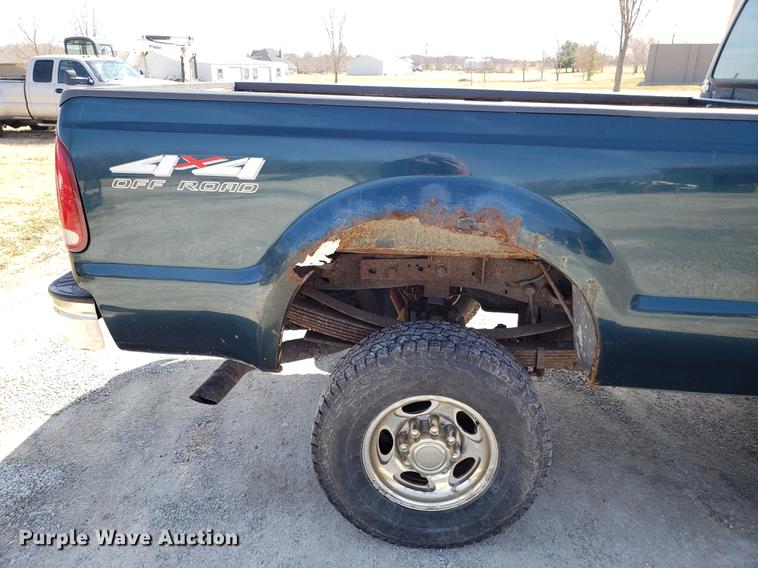 image for item EN9817 1999 Ford F250 Super Duty pickup truck