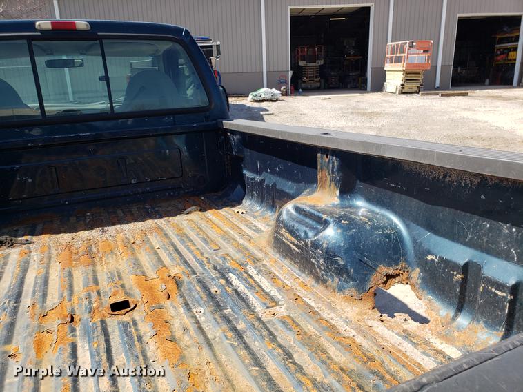 image for item EN9817 1999 Ford F250 Super Duty pickup truck