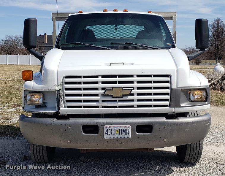 image for item EN9818 2003 GMC C4500 flatbed truck