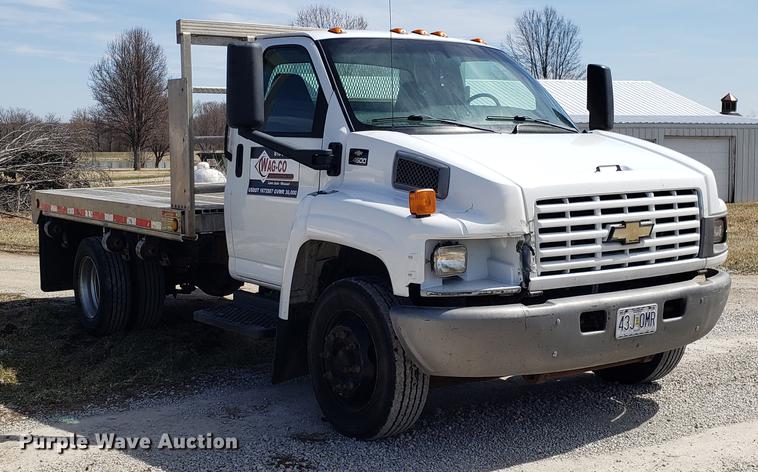 image for item EN9818 2003 GMC C4500 flatbed truck