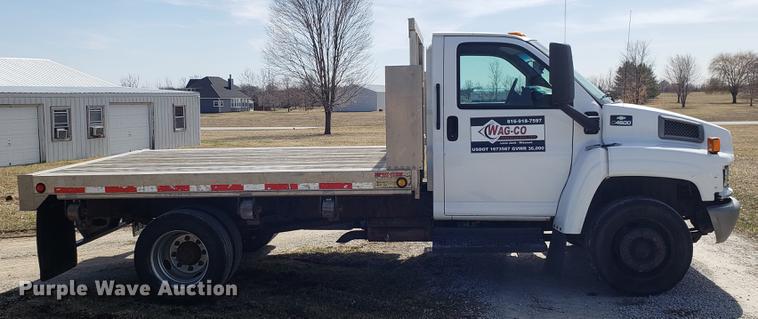 image for item EN9818 2003 GMC C4500 flatbed truck